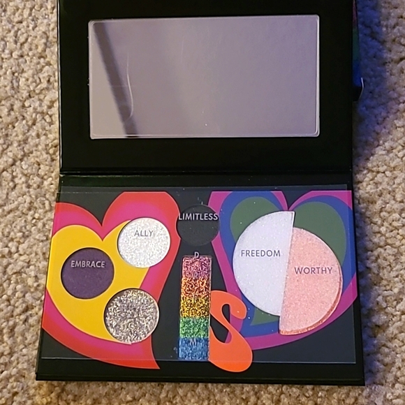DYNESSA MYRICKS LOVE IS LOVE PALETTE - Picture 3 of 6